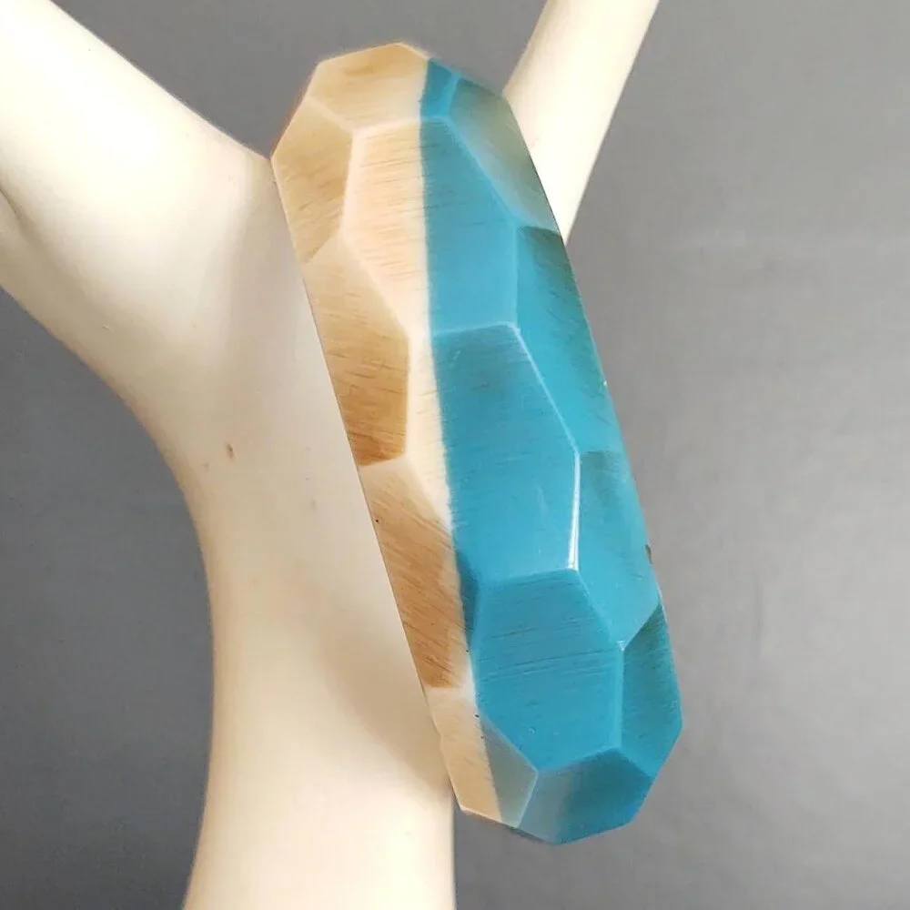 Blue and beige faceted resin bangle